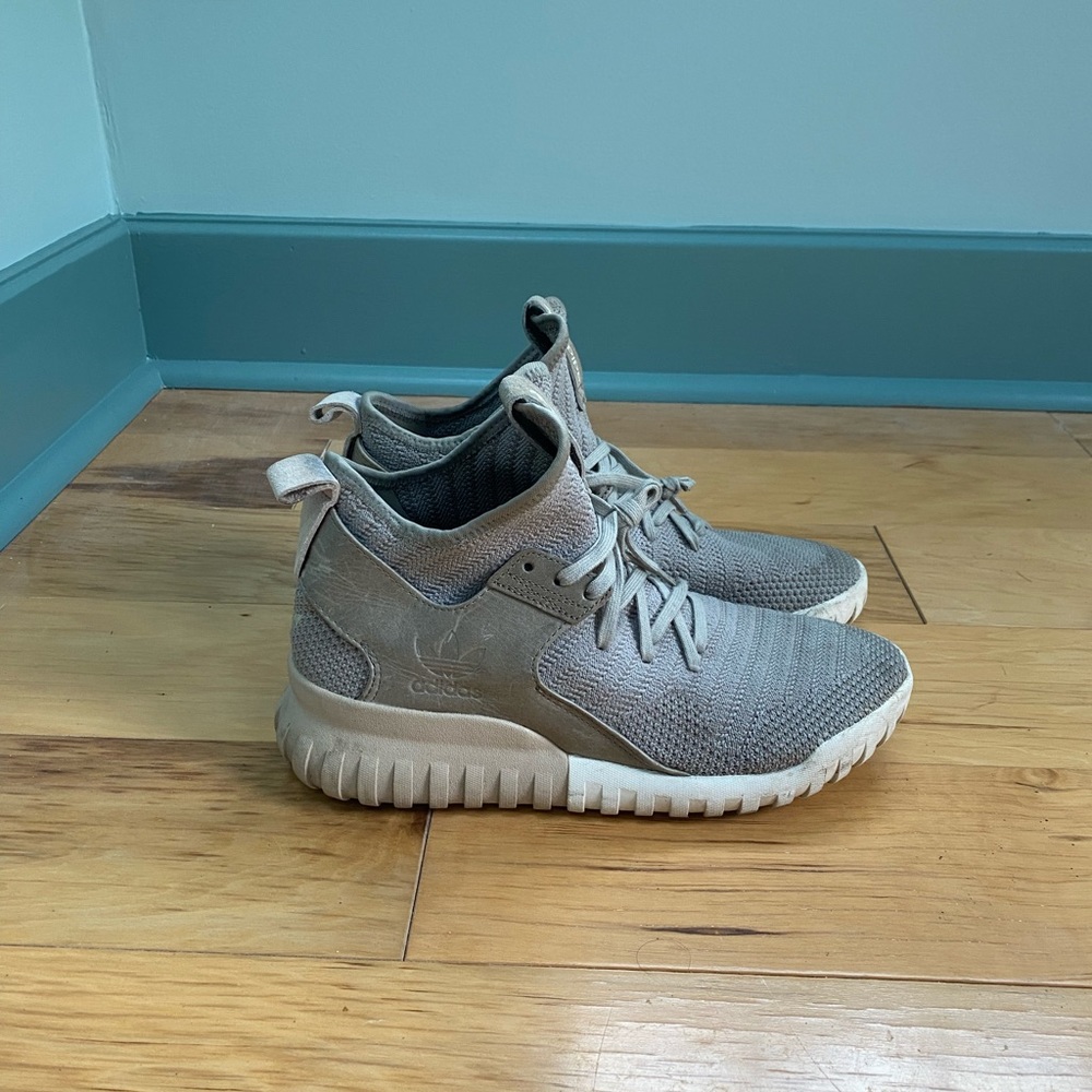 Adidas Originals Streetwear sneaker size 8.5